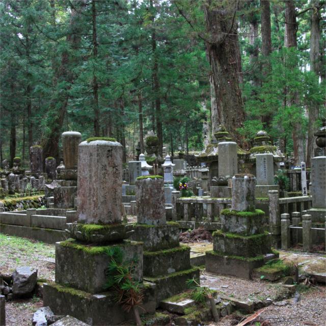 実は1000年以上続く散骨。当時、散骨が志向された驚きの理由とは?