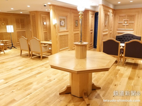 「THE ROYAL LOUNGE ザ・ロイヤルラウンジ」 室内