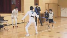 東京五輪の金メダリストが講師に　千葉県茂原市の小学校でフェンシング体験会