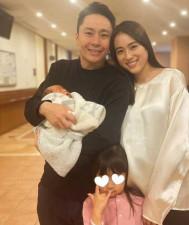 フリーアナウンサー・笹川友里、第2子”男の子”出産を家族写真とともに報告