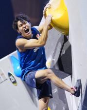 楢崎智亜、銅で五輪代表決定　世界クライミング最終日