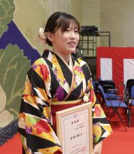 三上紗也可「金メダルへ頑張る」　五輪代表、日体大の卒業式出席