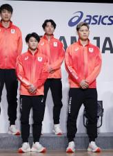 五輪ウエア、日の出イメージの赤　日本選手団、パラも同一デザイン