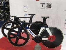 パリオリンピックで使用される新型バイク「V-IZU TCM2」！ その脅威の特性と秘密に迫る！【東レ・カーボンマジック】