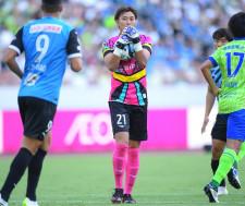 「絶対に勝ちたかった」湘南GK馬渡洋樹、古巣・川崎戦で手応えと悔しさを味わう「過去２試合で足をつってしまっていたので...」