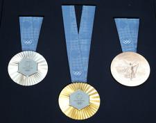 7月開幕パリ五輪のメダル公開