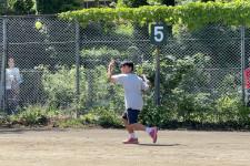 「第8回むさしの村ジュニアテニストーナメント：5月」の14歳以下男子は須藤孝侑、女子は倉島菜南実が優勝