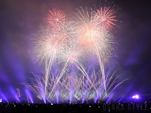 万博記念公園で「万博夜空がアートになる日」 花火と音楽がシンクロ = 地域 - 写真 - goo ニュース