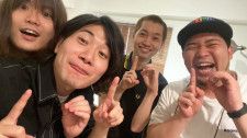 人気YouTubeチャンネル「僕らの別荘」のメンバー。石井さんは左から2人目