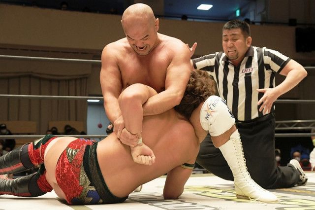 Ddt 秋山準が竹下幸之介を退け D王 Gp 初出場初制覇 来年2 14川崎で遠藤哲哉が保持するko D無差別級王座に挑戦 プロレスtoday Goo ニュース