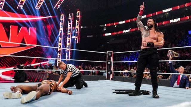 【WWE】ユニバーサル王者レインズが新旧WWE王者ビッグE、ラシュリーとのトリプルスレット戦を制す