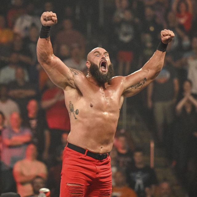 【WWE】“巨獣”ブラウン・ストローマンが電撃復帰！乱入したWWEタッグ王座挑戦者決定戦をぶち壊し