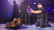 【WWE】NXT王者ブレイカーが父スタイナーの救出に現れるも次期挑戦者ゲイシーの攻撃で返り討ち