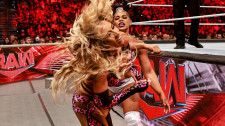 【WWE】王者ビアンカ・ブレアと“ザ・マン”ベッキー・リンチのロウ女子王座戦が「サマースラム」で決定