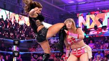 【WWE】サレイが王者マンディに手痛い黒星 顔面破壊を予告もサンレイ･ドロップキックを決められず