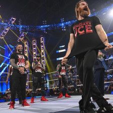 【WWE】ローマン・レインズが“ブラッドラインの手下”サミ・ゼインを“名誉兄弟”にサプライズ認定