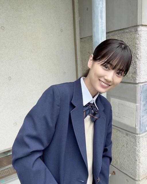 乃木坂46・山下美月 制服姿公開し可愛すぎると話題に💓(スポーツブル