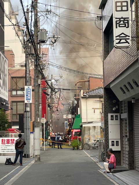 【速報】阪急十三駅そばの建物で火災
