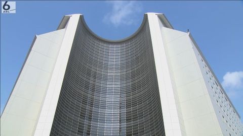 ラウンドワンで迷惑行為　カラオケルームでグラスに放尿、おう吐する様子をライブ配信か　３０歳女性を書類送検　大阪