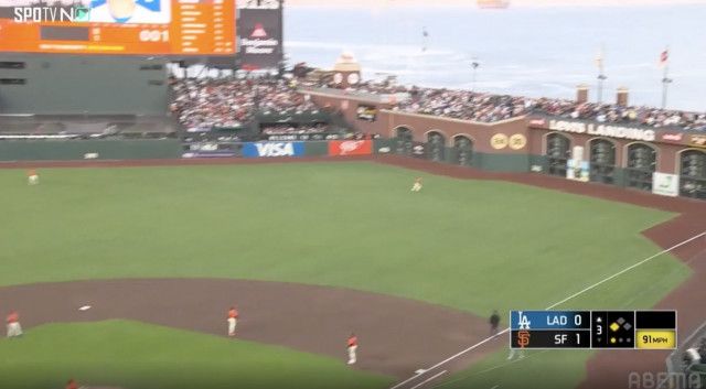 どうした…？ 大谷翔平、爆速場外弾で“まさかの光景”「動かない」相手野手陣の“被弾リアクション”が話題に「追う気なしw」