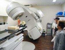 南和歌山医療センターに導入された最新の放射線治療装置（和歌山県田辺市たきない町で）