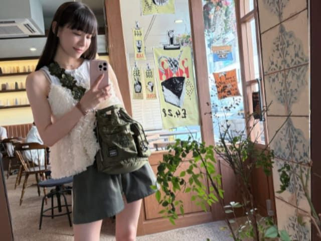 「一瞬JKにみえた」あ〜ちゃん、美脚ショットに反響「足細すぎ！！！」「20代に見えるし　マジヤバイ」