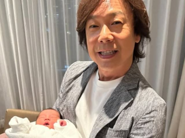 佐藤弘道、孫誕生で「お兄さん・お父さん・おじいちゃんの三刀流」に! 「こんな若々しいステキなおじいちゃん」