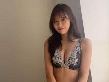元NMB48の渡辺美優紀さんは4月12日、自身のInstagramを更新。ランジェリー姿を披露しました。コメントでは「天使ですね」といった声が上がっています。（サムネイル画像出典：渡辺美優紀さん公式Instagramより）
