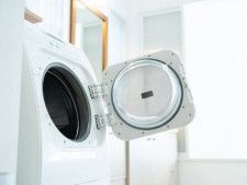 清潔な状態で衣服を着用するために欠かせない洗濯機ですが、寿命はどれくらいなのでしょうか。家電エバンジェリストで「All About」デジタル・家電ガイドの安蔵靖志が解説します。