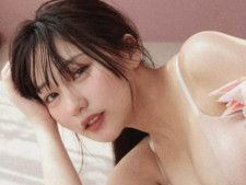 元HKT48の田中美久さんは4月23日、自身のInstagramを更新。色っぽいグラビアショットを披露し、話題を呼んでいます。（サムネイル画像出典：田中美久さん公式Instagramより）