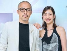 元サッカー日本代表・小野伸二さんの妻でモデルの小野千恵子さんは4月25日、自身のInstagramを更新。美男美女夫婦ショットを公開しました。（サムネイル画像出典：小野千恵子さん公式Instagramより）