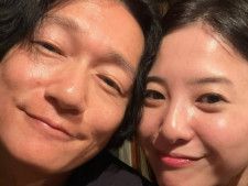 俳優の吉高由里子さんが、4月28日に自身の公式Xを更新。同じく俳優の井浦新さんとのツーショットを公開し、反響を呼んでいます。（サムネイル画像出典：吉高由里子さん公式Xより）