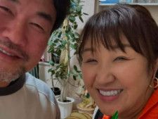 タレントの北斗晶さんは4月26日、自身のInstagramを更新。夫の佐々木健介さんとの夫婦ショットを公開し、反響を呼んでいます。（サムネイル画像出典：北斗晶さん公式Instagramより）