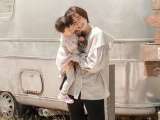 篠田麻里子、娘との顔出しショット公開！ 福岡に帰省した時の「こどもの日」蔵出し親子写真