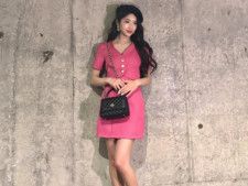 俳優の藤岡弘、さんの次女で、俳優・モデルとして活動する天翔天音さんは5月6日、自身のInstagramを更新。美しい脚が露出した姿を披露しました。（サムネイル画像出典：天翔天音さん公式Instagramより）