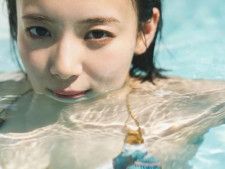 モデルでプロ雀士の岡田紗佳さんは6月4日、自身のInstagramを更新。3rd写真集『おかぴのぴ』（小学館）の発売告知と共に水着ショットを披露し、反響を呼んでいます。（サムネイル画像出典：岡田紗佳さん公式Instagramより）