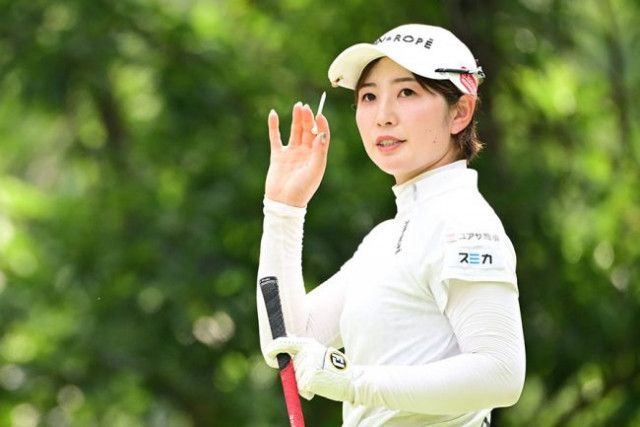 女子ゴルファーが3500万超高級車とニッコリ「素敵な車すぎます」　蛭田みな美が公開「最高にクール」