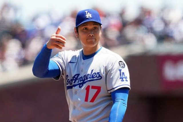 大谷翔平を取材する報道陣の背後で“異様な歓声”　敵地なのに中継で響いた「レッツゴー・ドジャース！」　遂に連敗脱出