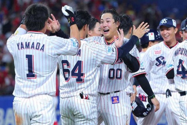 神宮球場の客席に紛れていた60歳大女優に騒然「大騒ぎになりません？」　ナイター観戦報告に反響