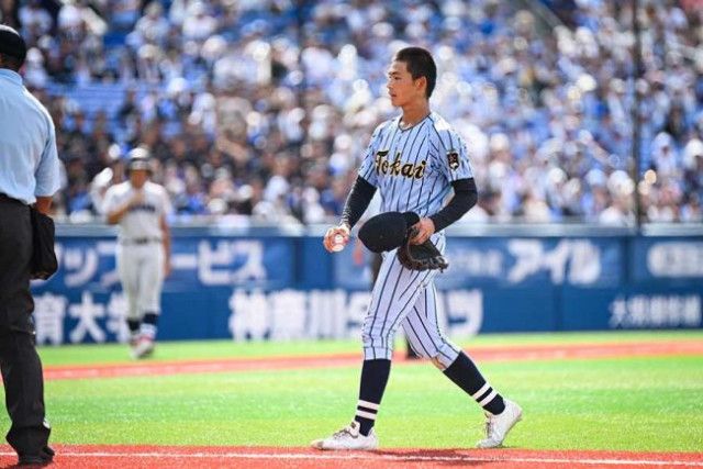 横浜4番に死球、打者まで駆け寄って謝ったワケ　東海大相模の2年生菅野悠「真摯に謝るべきかなと」