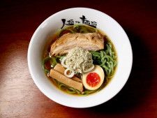 ⼤阪の行列店『人類みな麺類』とユーグレナ社のコラボ「宇宙に最も近いラーメン」が発売