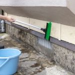 外壁の汚れをどうする？ DIYで自宅の外壁を掃除する方法を紹介