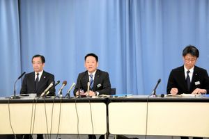 知事批判の文書は「誹謗中傷」　配布した元兵庫県幹部を停職3カ月に