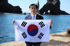 元韓国法相が竹島上陸　「LINEヤフー問題」に言及、尹政権を批判