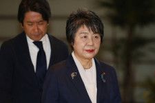 上川外相「この方をうまずして何が女性か」　静岡知事選応援演説で