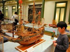 「精密な技をぜひ見て」船や飛行機の模型ずらり　北九州で展示
