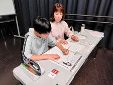新聞記事を活用、親子で作文教室　14組33人が参加　島根県出雲市
