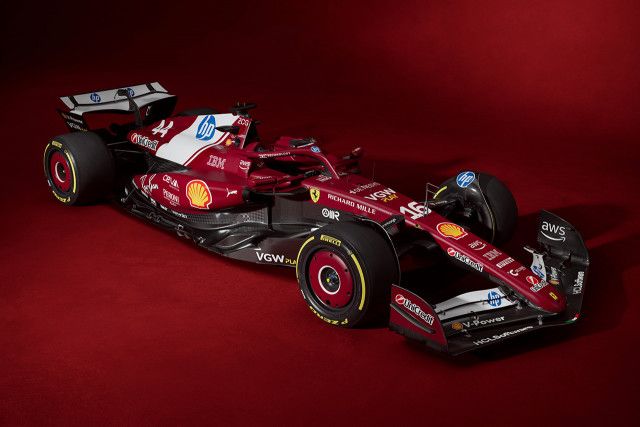 【本物新品保証】 フェラーリ、2025年型マシン『SF-25』のカラーリングを発表 トップス