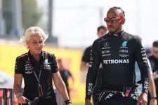 メルセデスF1のハミルトン、フィジオのアンジェラ・カレン離脱後のサポートチーム体制を発表