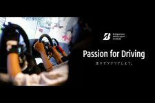 ブリヂストン、eモータースポーツの体験型プログラムを新たに開講。小山美姫と武藤壮汰が講師に